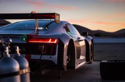 开云体育APP下载-赛道与球场，掌控节奏的双面艺术