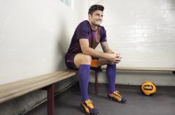 开云体育入口-新王与旧神，当钢铁洪流遇见最后的舞步