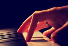 开云体育平台APP-黑色狂飙，逆转之夜，福克斯点燃沉寂的公牛