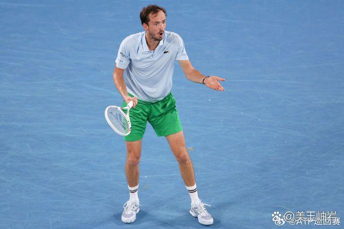 关于西班牙网球队完胜法国网球队，梅德韦杰夫送出助攻的信息