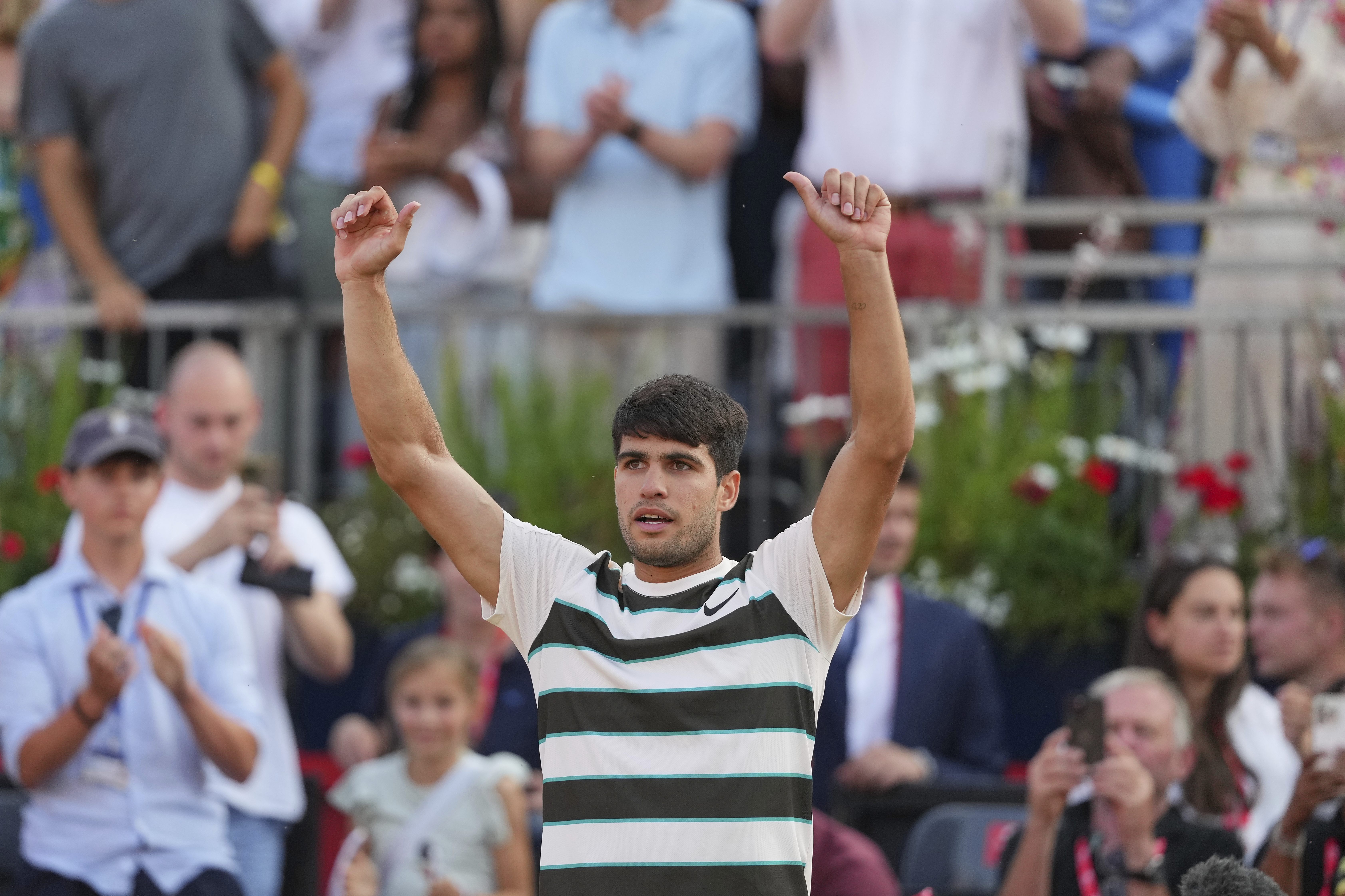 意大利网球队逆转世界网球队，阿尔卡拉斯统治全场