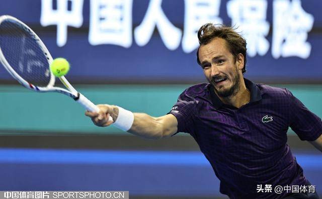 世界网球队碾压德国网球队，梅德韦杰夫绝境逆转的简单介绍