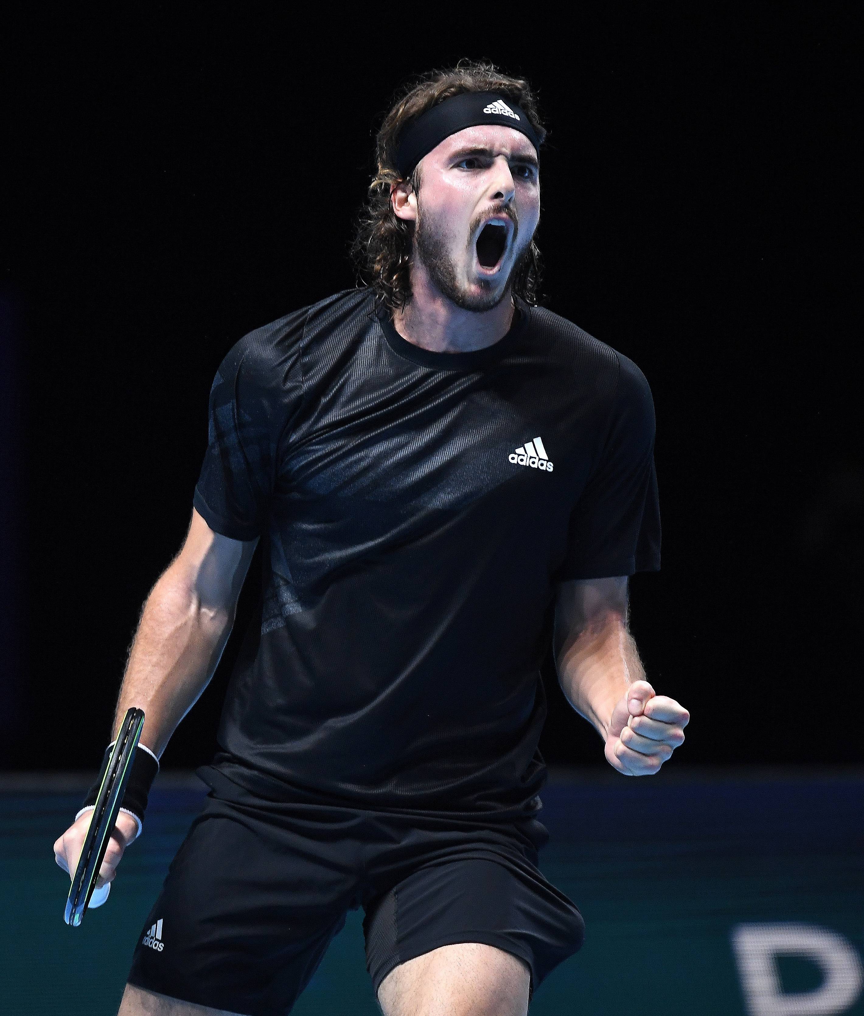 西班牙网球队血洗英国网球队，西西帕斯绝境逆转