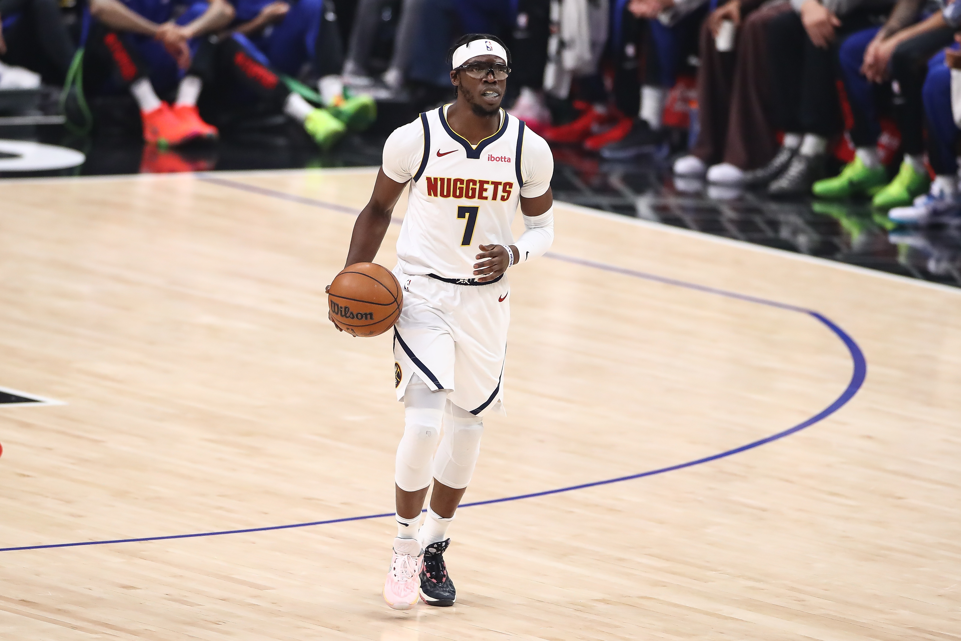 黄蜂横扫掘金，加里纳利完成帽子戏法