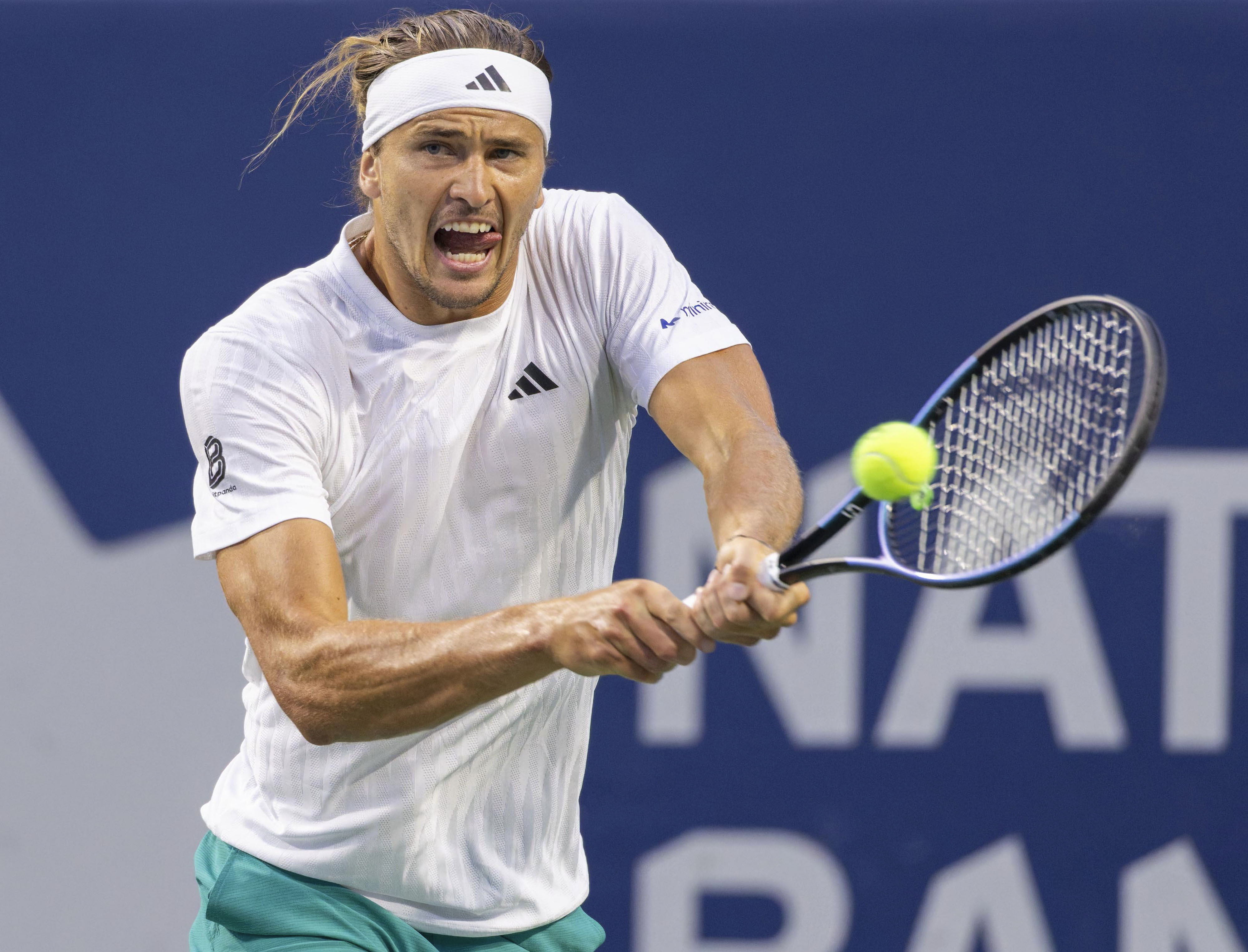 英国网球队完胜澳大利亚网球队，兹维列夫完成帽子戏法