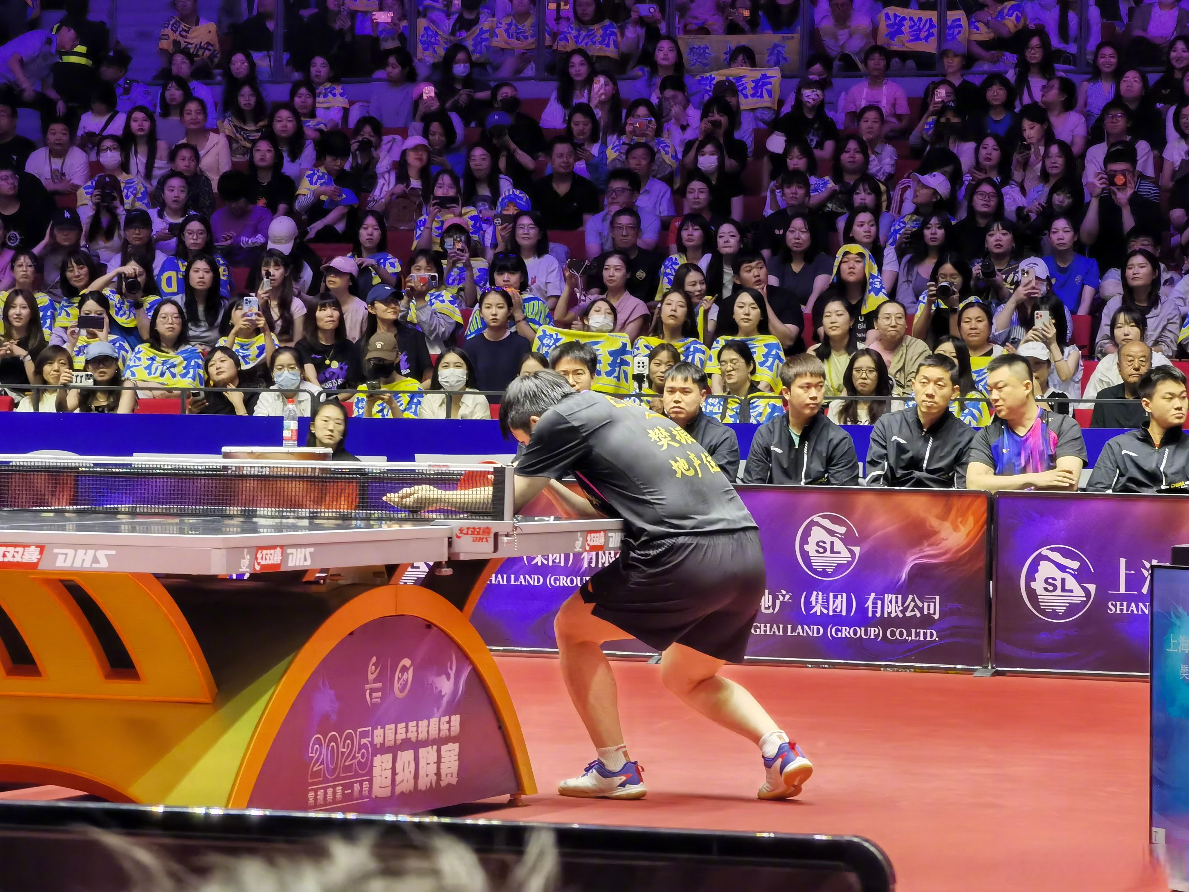 乒乓球决赛震撼开打，巅峰对决引爆全场