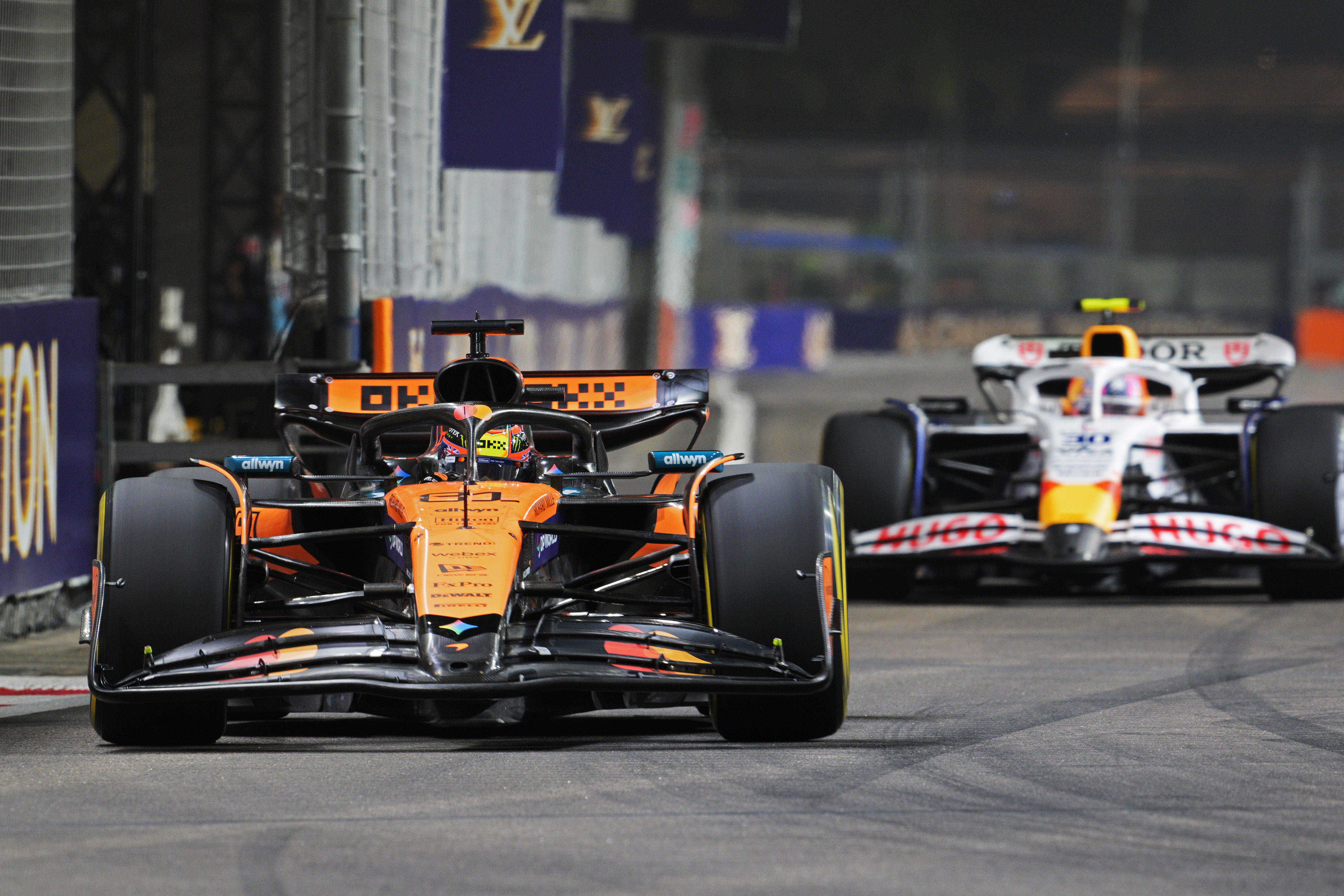 迈凯伦横扫红牛车队，维斯塔潘点燃赛场