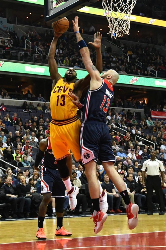 吉林队完胜四川队，詹姆斯扛起全队