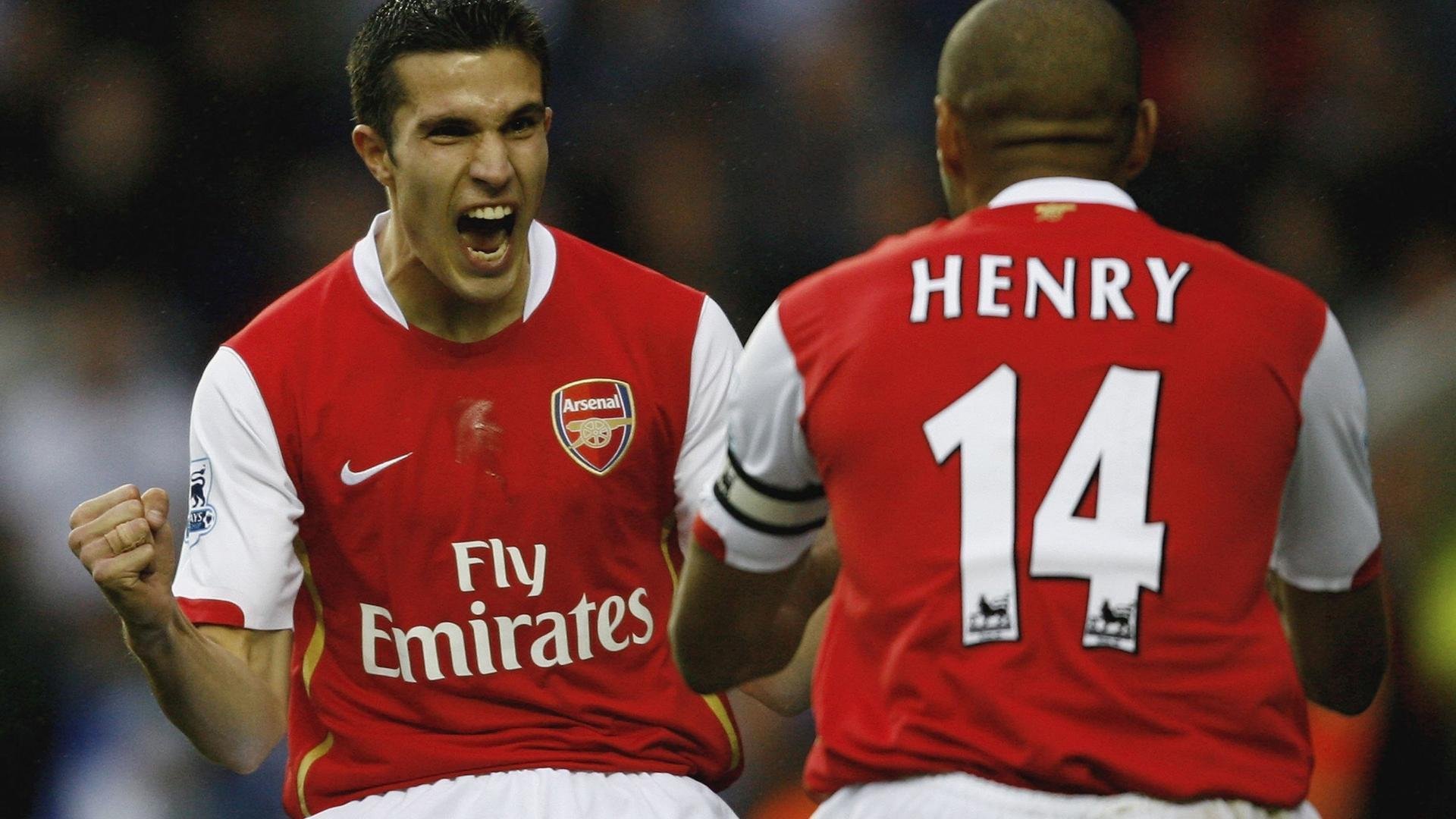 银绿旋风横空出世！周冠宇驾驶阿斯顿马丁力克红牛王朝，上演统治级胜利