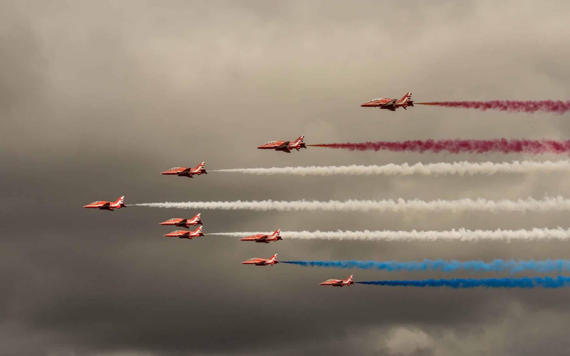 围场旧秩序崩塌夜，威廉姆斯超车风暴横扫法拉利，勒克莱尔孤勇扛起跃马残阵