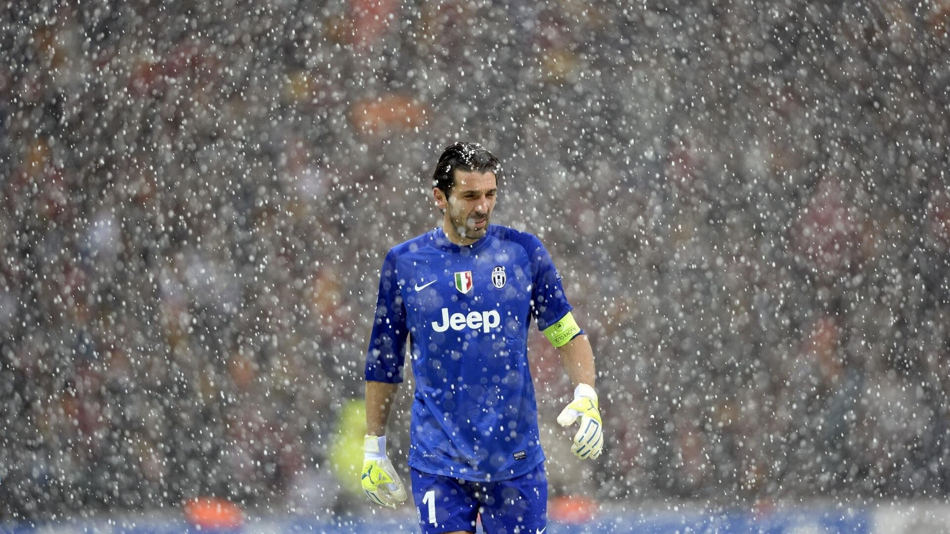 破晓时分,迪亚斯血刃撕裂蓝黑城墙,佛罗伦萨刺刀见红的救赎之战