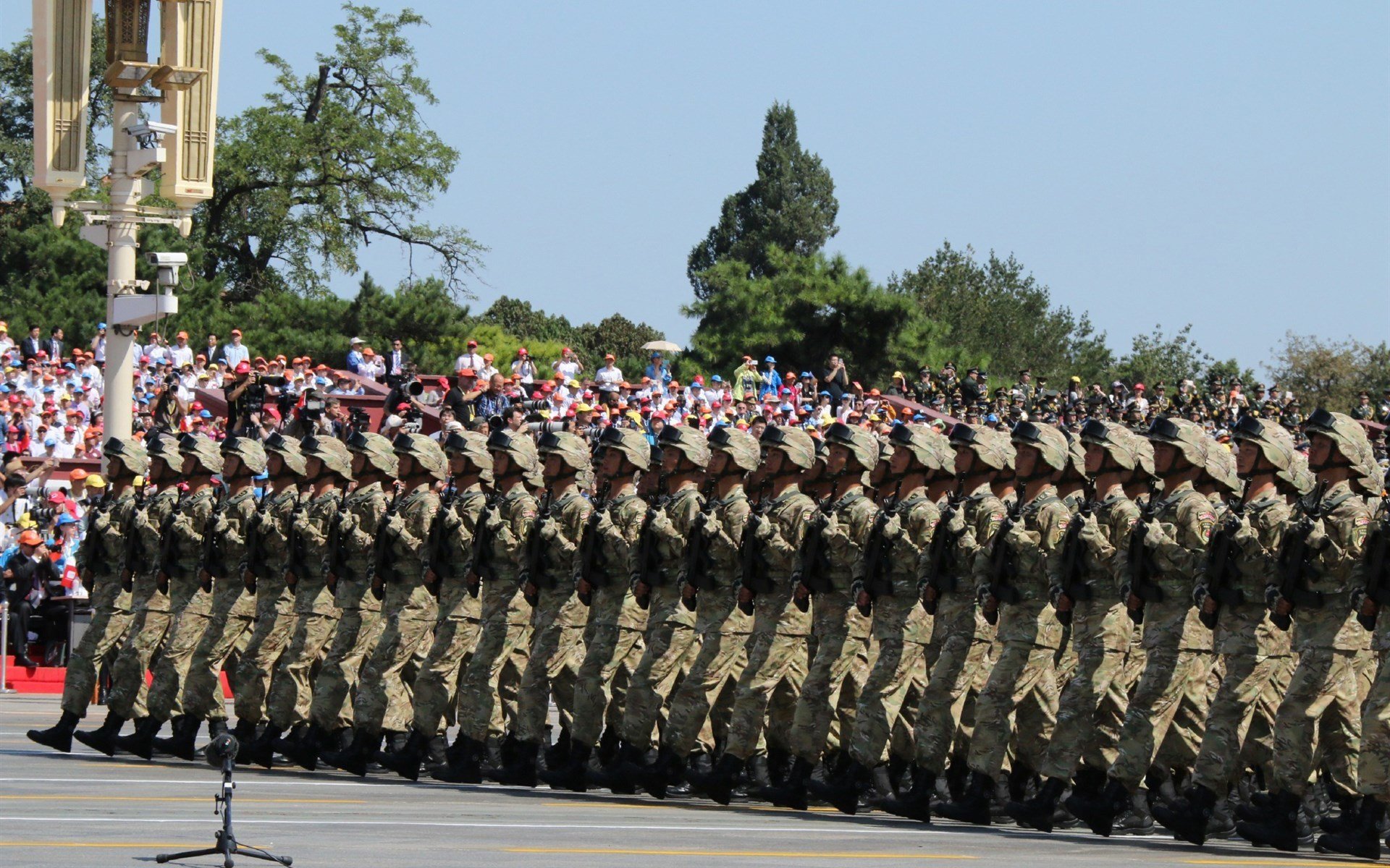 平行赛道上的终极冲刺，当F1决战夜遇见京多安的巅峰状态