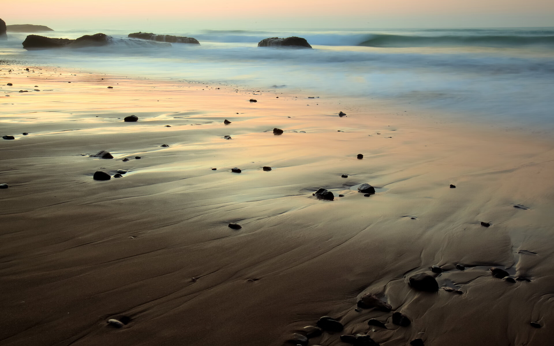 新月照狂潮，布克怒砍41分助篮网险胜山西，危机中绽放唯一光芒