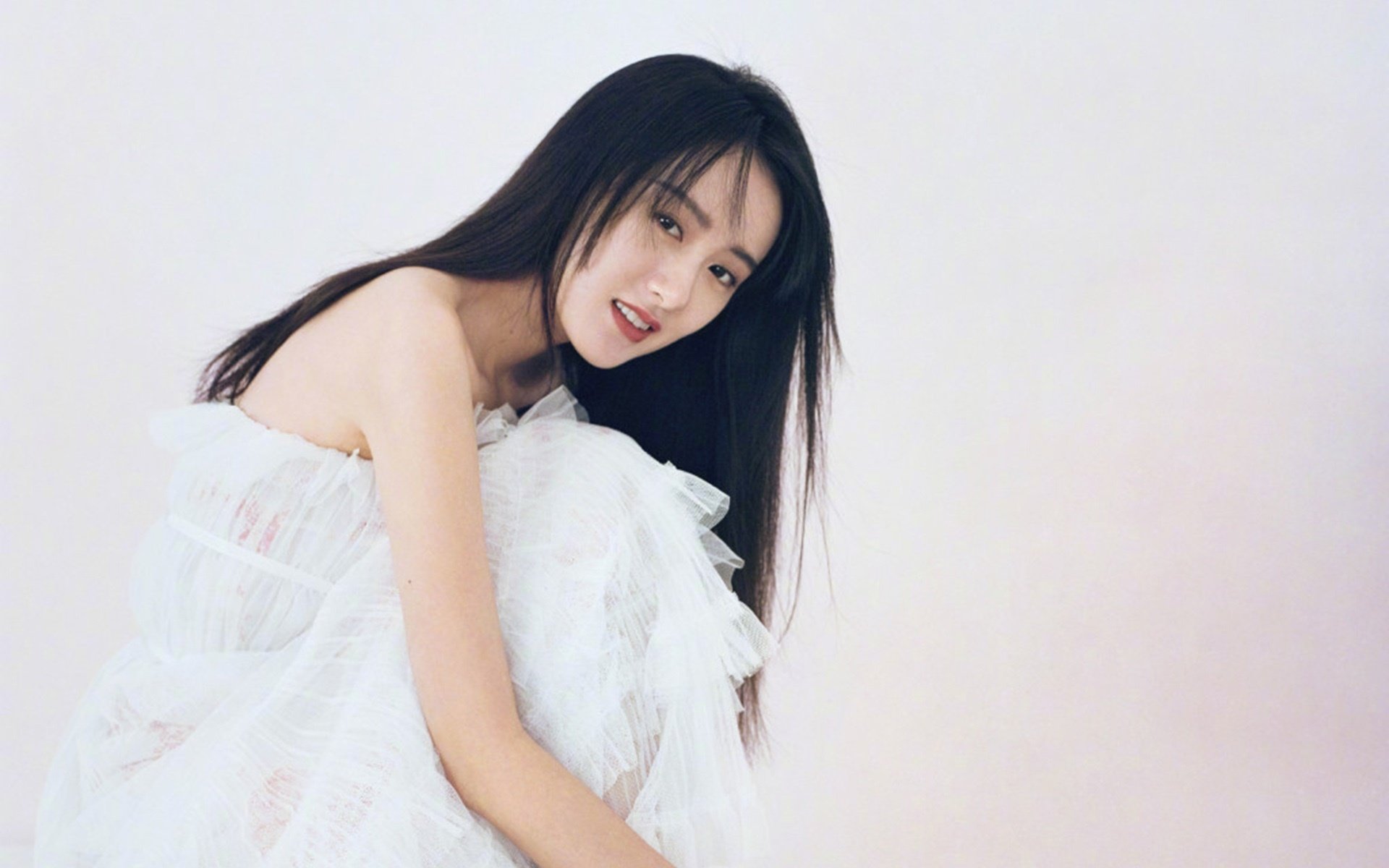 你提出的荷兰对阵安哥拉与德布劳内带动节奏这一组合存在一个核心的矛盾,德布劳内是比利时国家队的核心中场,并非荷兰队成员。因此,一个真实存在或历史性的荷兰vs安哥拉的比赛中,不可能有德布劳内出场