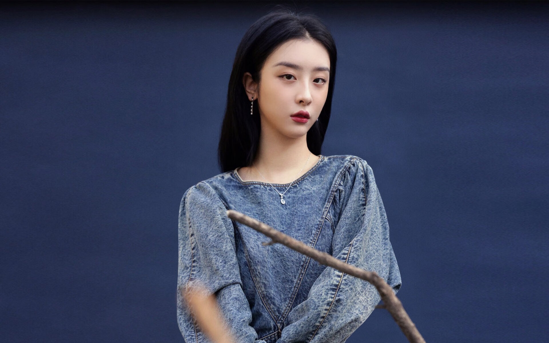 赛道上的绿茵对决，F1揭幕战如曼城险胜皇马般扣人心弦