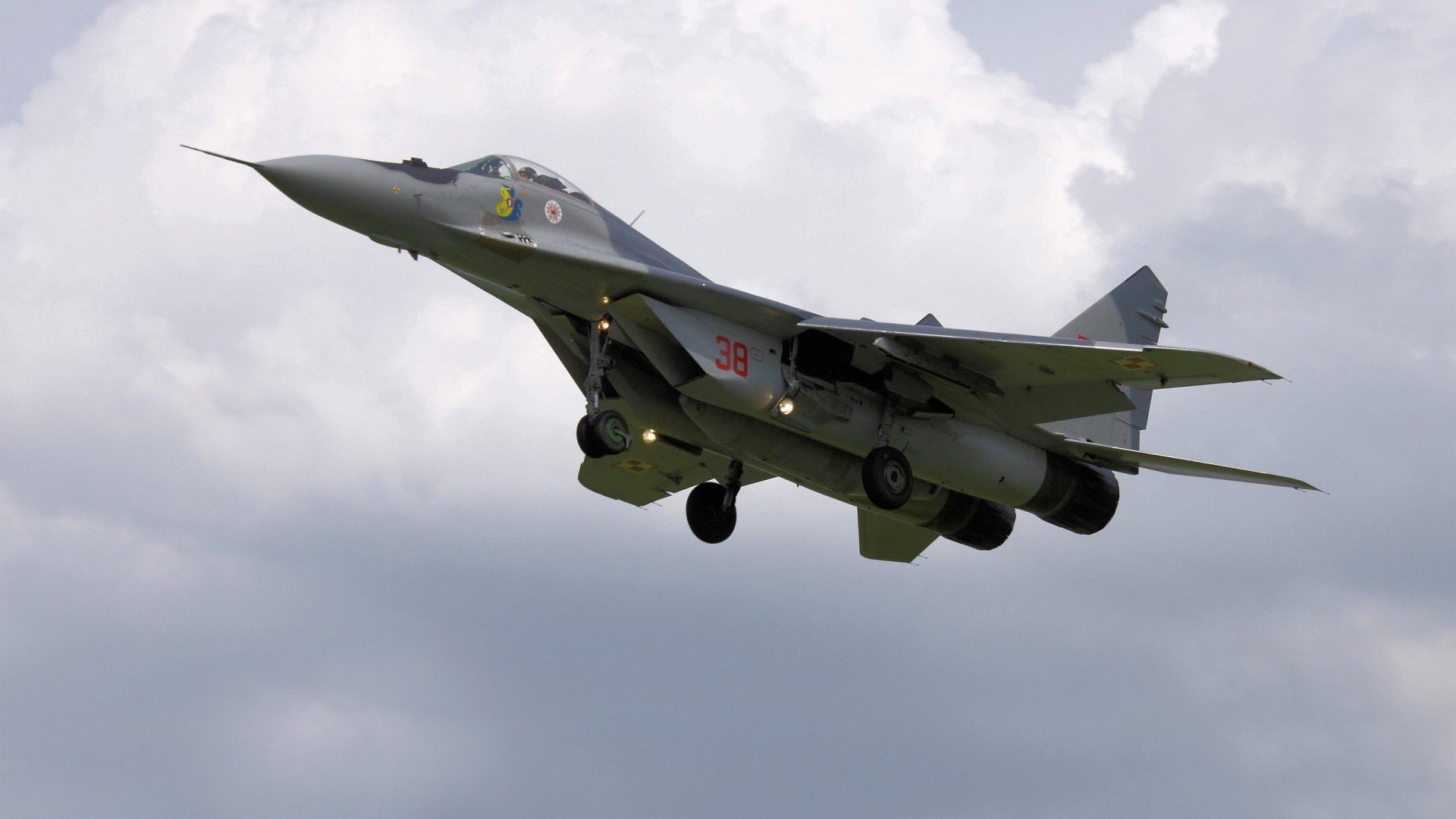 穹顶的鹰影，当欧陆篮坛惊雷响起时，猛龙的困局与老鹰的制空权