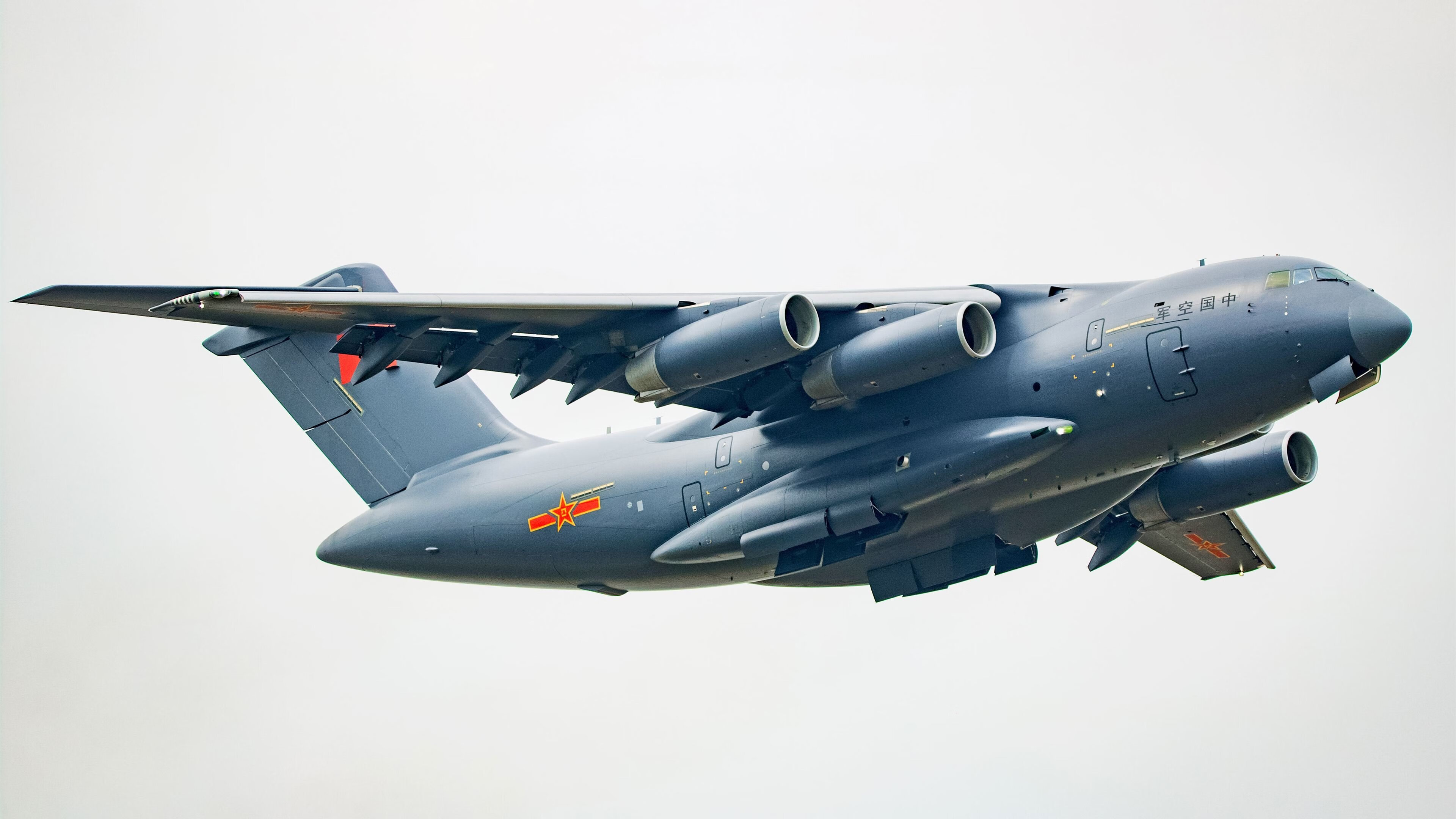 双重奏，奥斯梅恩点燃圣保罗，波兰之鹰力压紫百合—一个足球周末的平行史诗